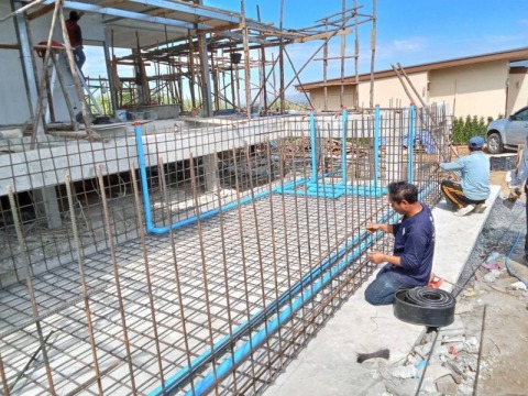 รับสร้างสระว่ายน้ำระบบเกลือ