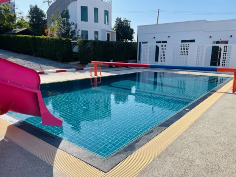 ผู้รับเหมาสร้างและออกแบบสระว่ายน้ำ